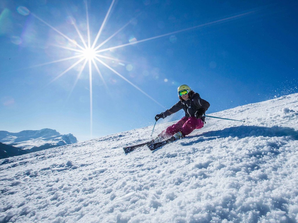 Skifahrer bei Sonnenschein